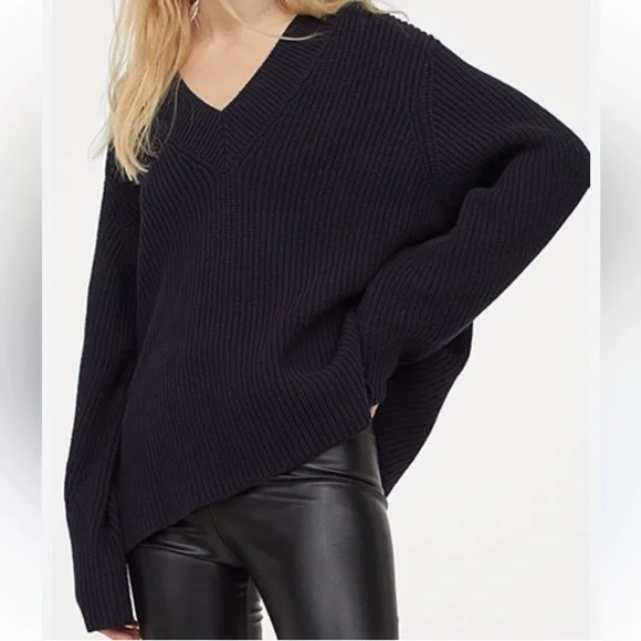 H&M V-Neck Ribbed Knit Sweater - Picture 4 of 5